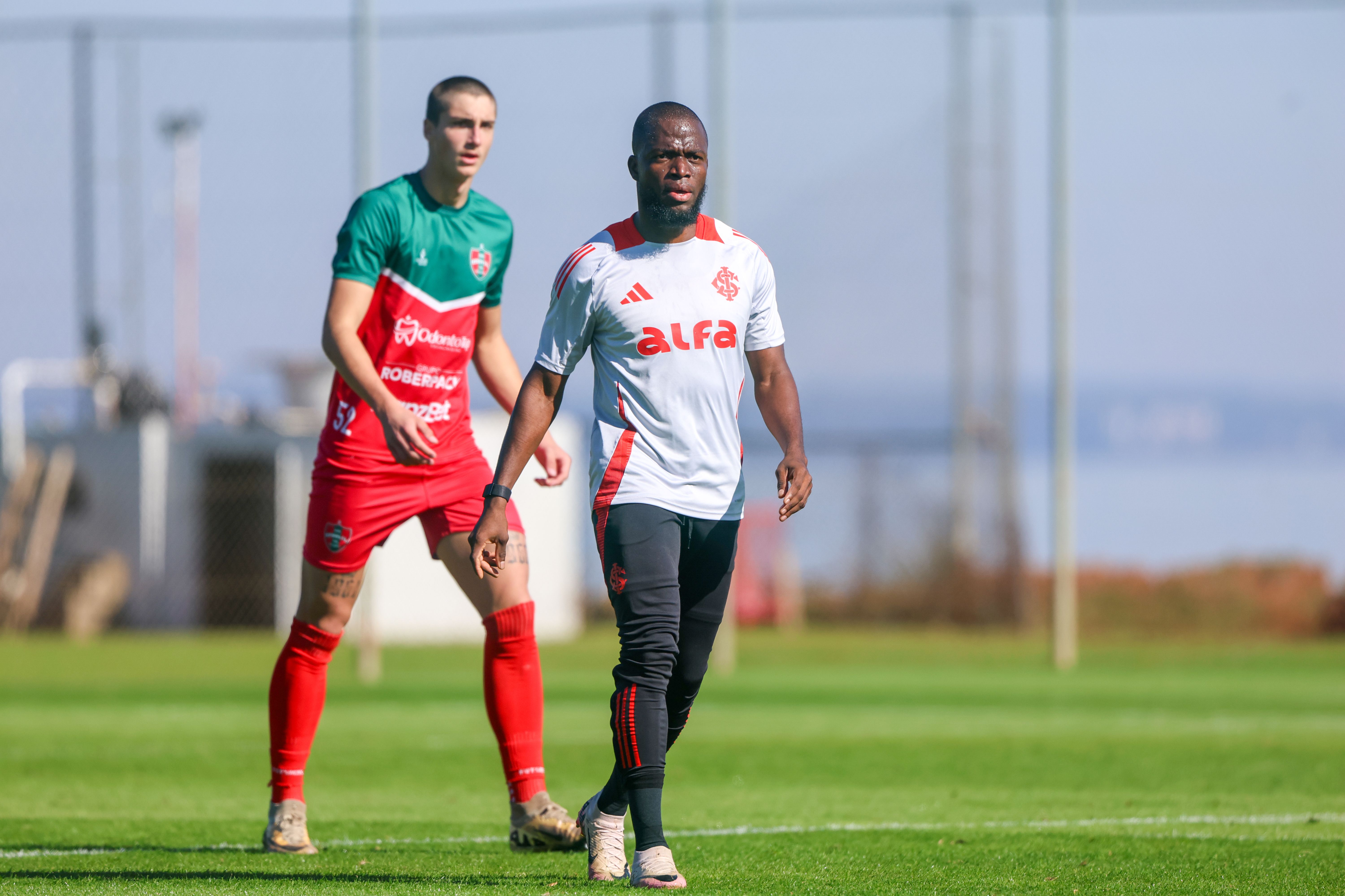 Em ritmo de treino, Inter vence o Brasil de Farroupilha com gols de Thiago Maia e Valencia