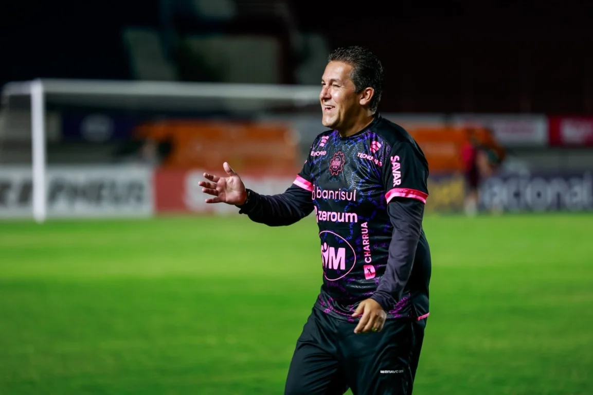 Marchiori recebe proposta de SAF paulista e pode deixar o Caxias após jogo contra o Inter