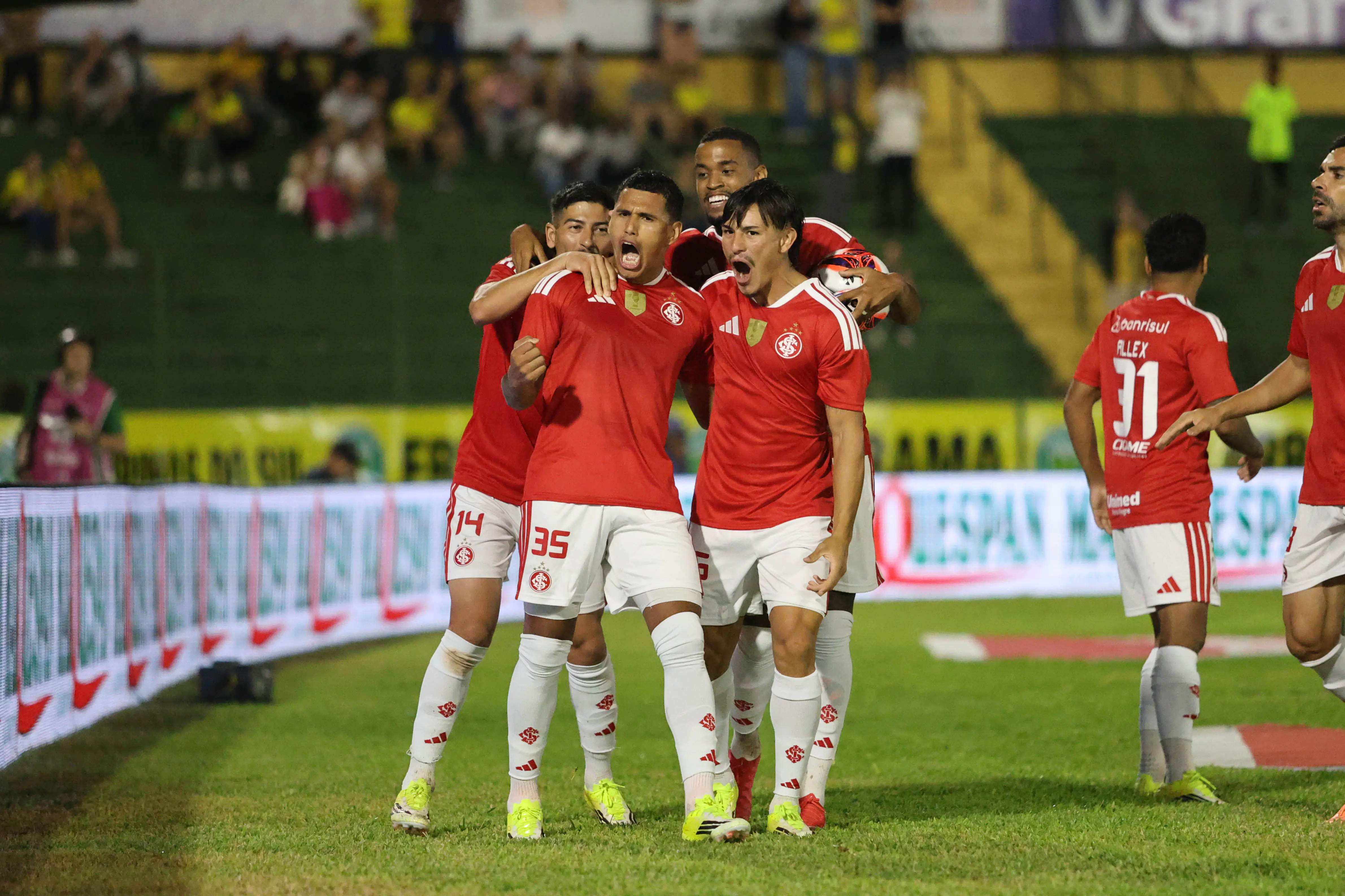 Inter atropela o Ypiranga no Colosso da Lagoa e coloca um pé na final do Gauchão