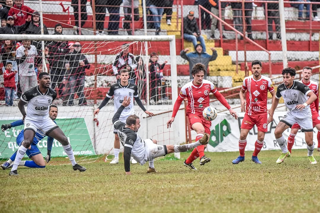 Inter-SM supera o Santa Cruz, volta a vencer e sobe na tabela da Série A2