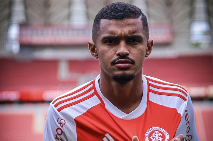 Zagueiro do Inter é liberado para negociar com outros clubes