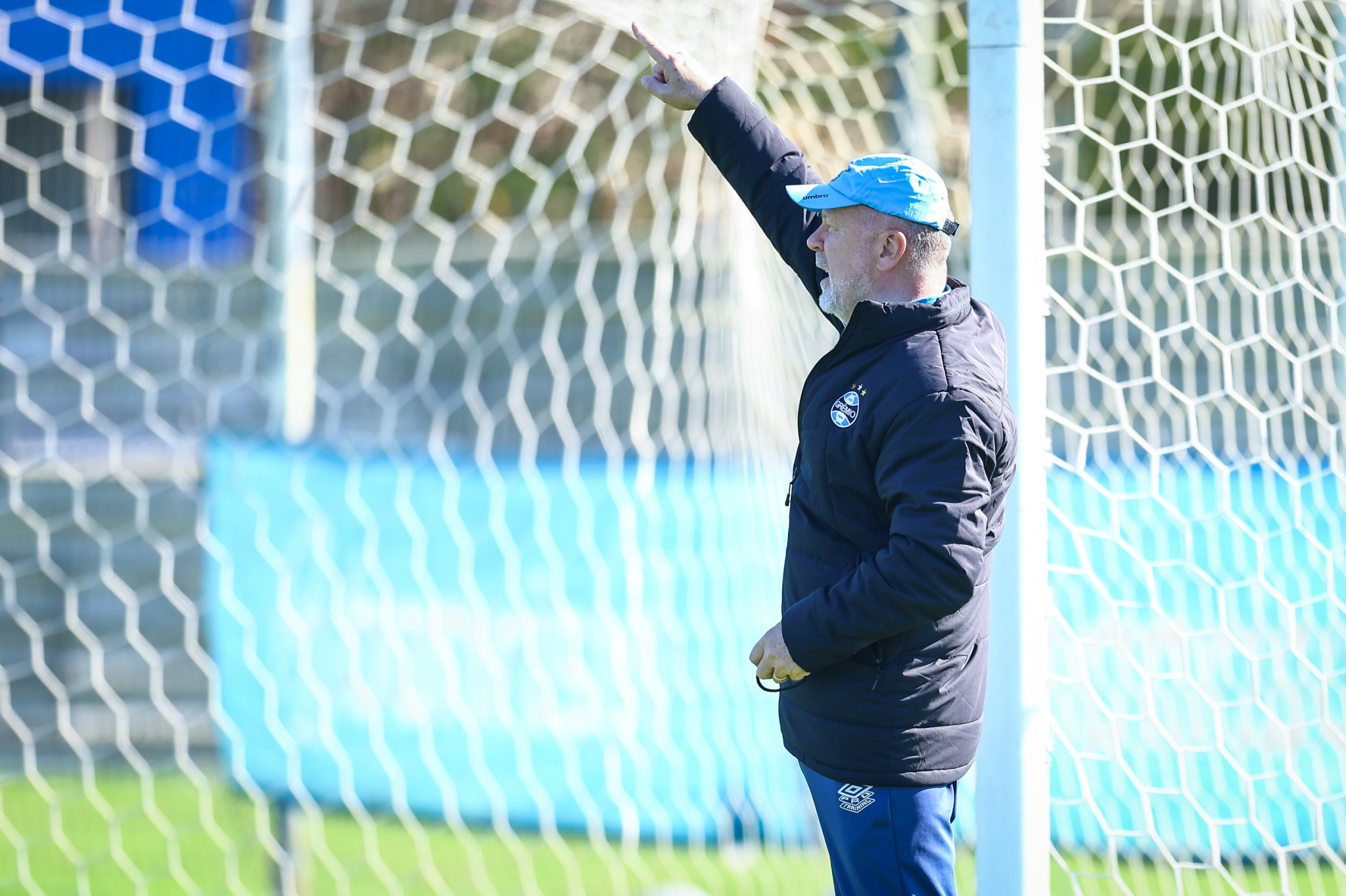 Mano Menezes comanda treino tático e encaminha Grêmio para a final da Recopa Gaúcha