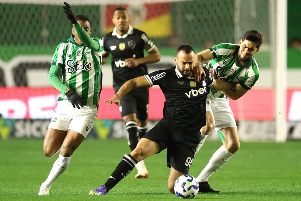 Juventude luta, mas cede virada ao Botafogo e permanece no Z-4 do Brasileirão