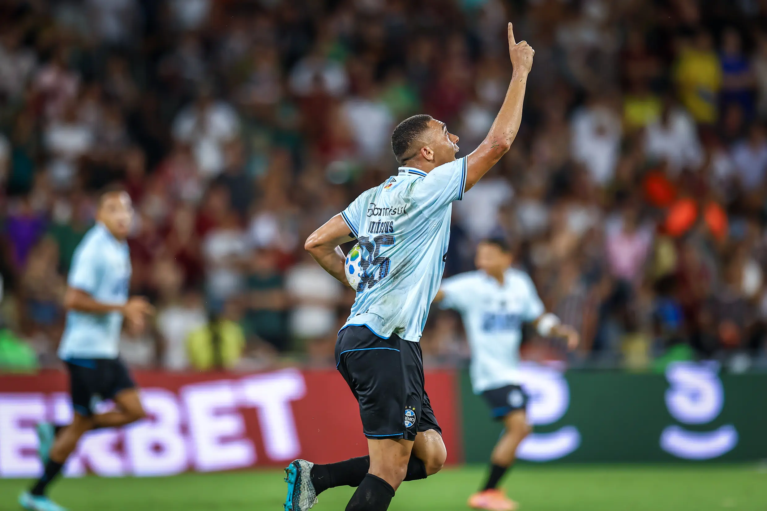 Grêmio estreia com derrota no Maracanã pelo Brasileirão