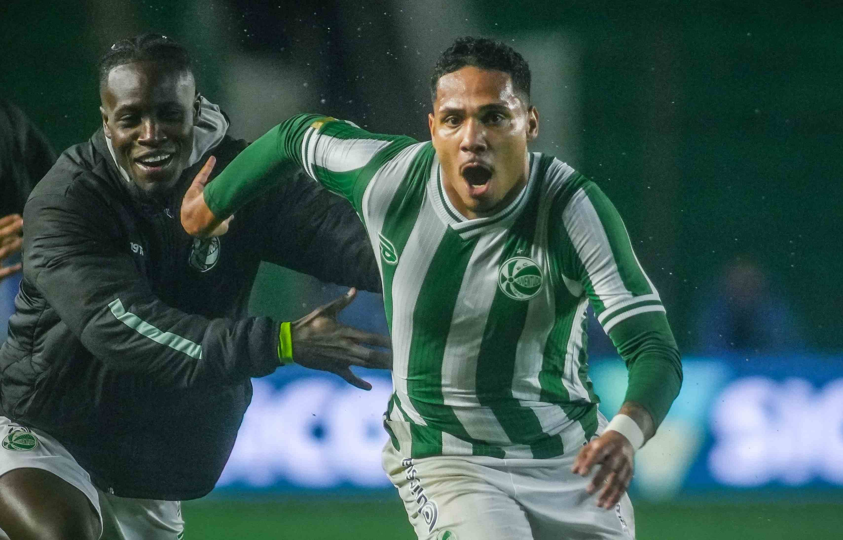 Nos acréscimos e debaixo de chuva, Juventude vence o Avaí e retoma a vice-liderança da Série B