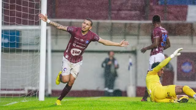 Caxias vira sobre a Ponte no último lance e abre vantagem na liderança da Série C