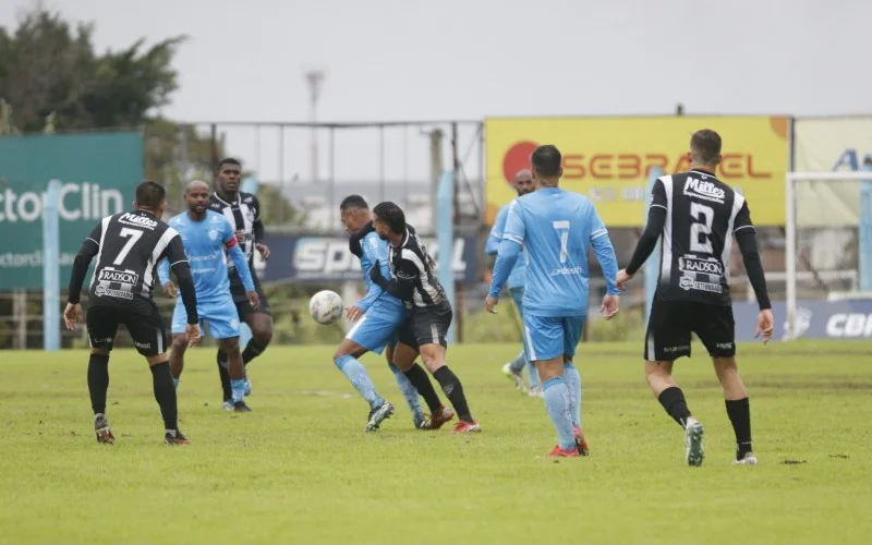 Noia e Galo param na forte marcação e ficam no zero no Estádio do Vale