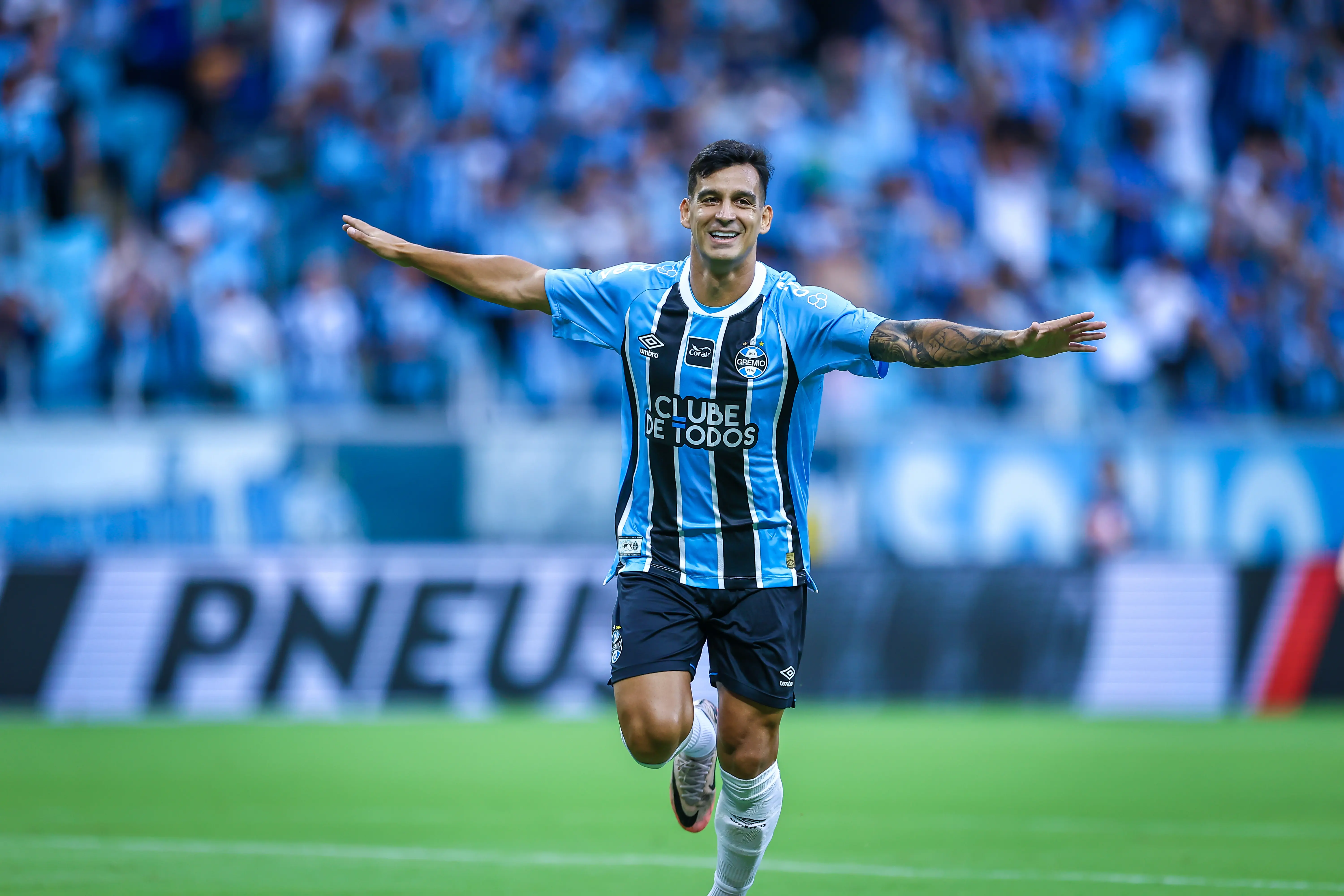 Grêmio domina o São Luiz e aplica goleada na Arena