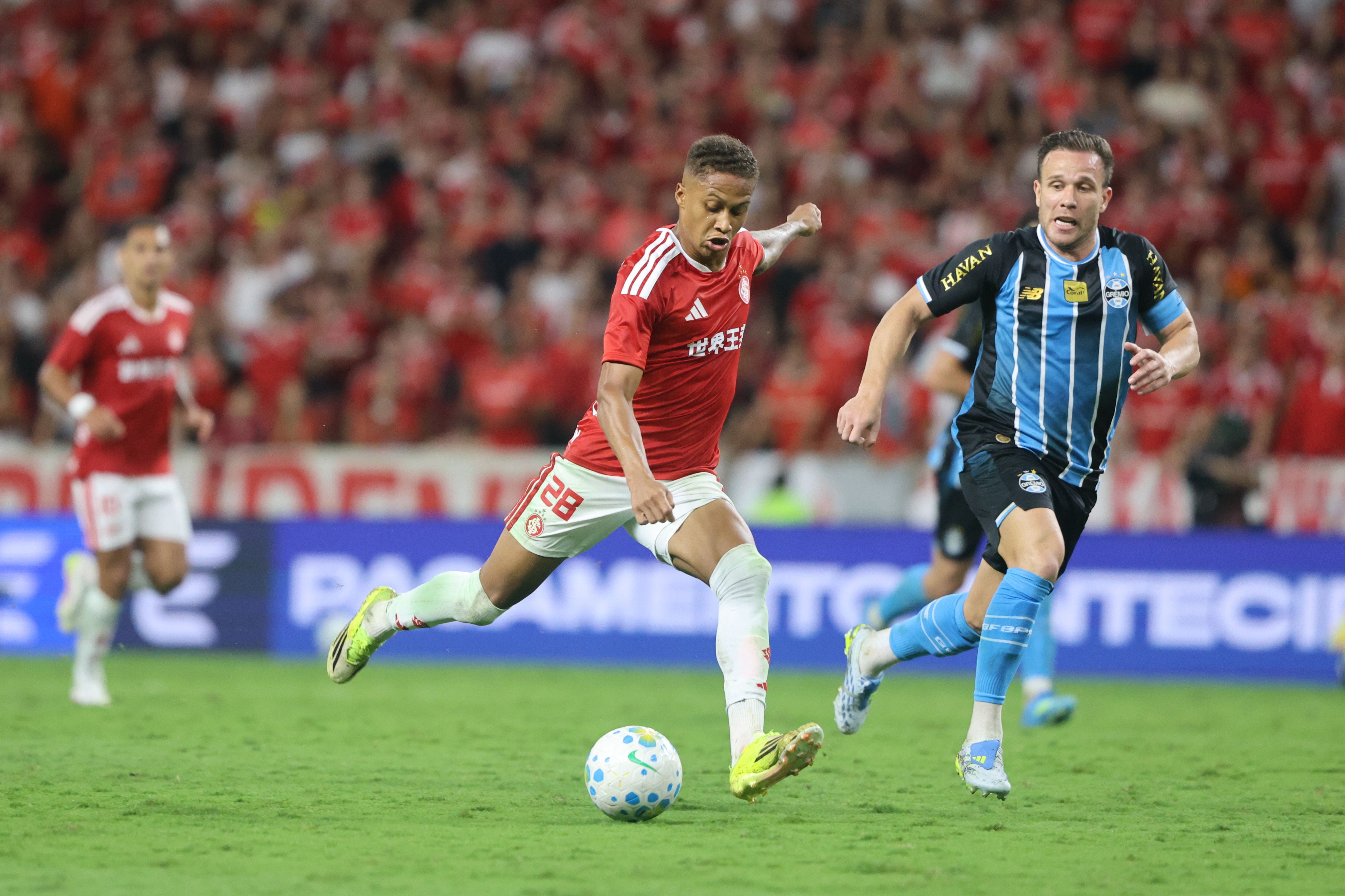 Empate sem gols marca o clássico Gre-Nal 452 no estádio Beira-Rio