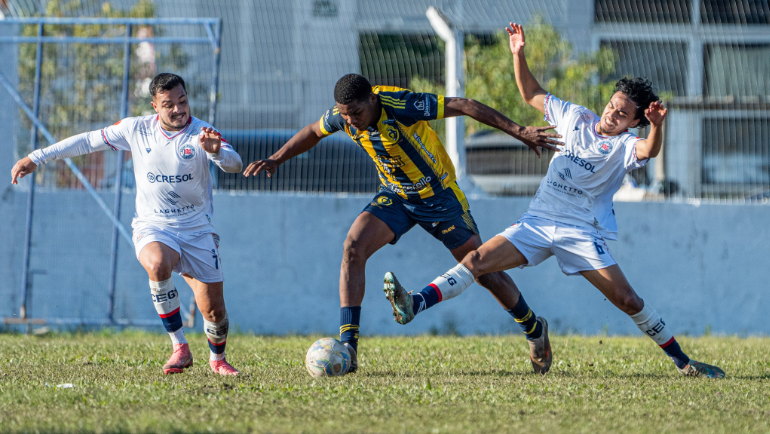 Gramadense vence Real fora de casa e segue na caça ao líder da Divisão de Acesso