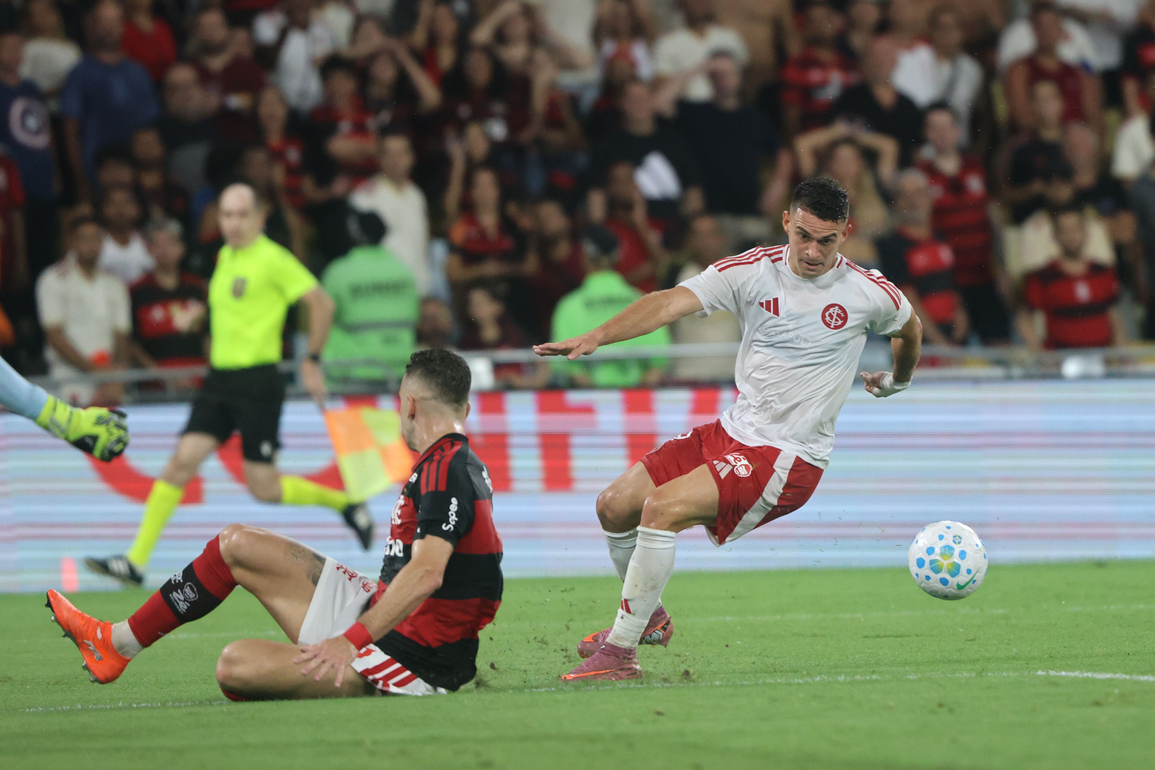 Inter sai na frente mas permite reação do Flamengo e fica no empate no Beira-Rio